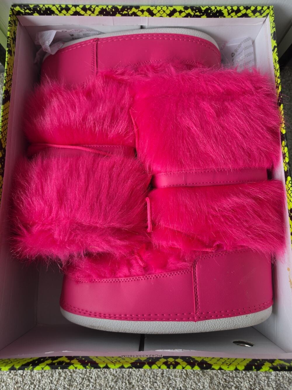 Cape Robbin Women's Pink Fuzzy Boots, Size 8, YW7027